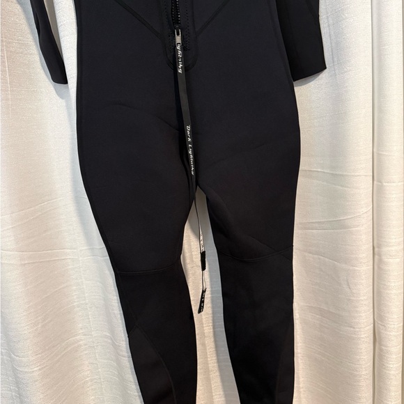 Black Wetsuit - Picture 7 of 8